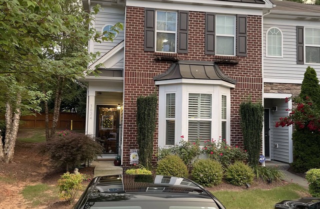 Cosy town home for rent, 8 min from downtown.