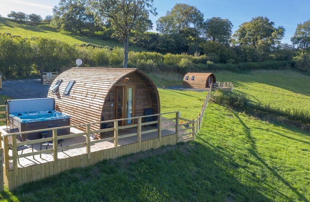 Cosy Welsh Cabin with Incredible Views
