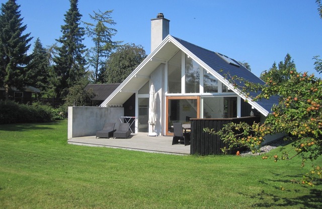 Cottage 100 m from Beach
