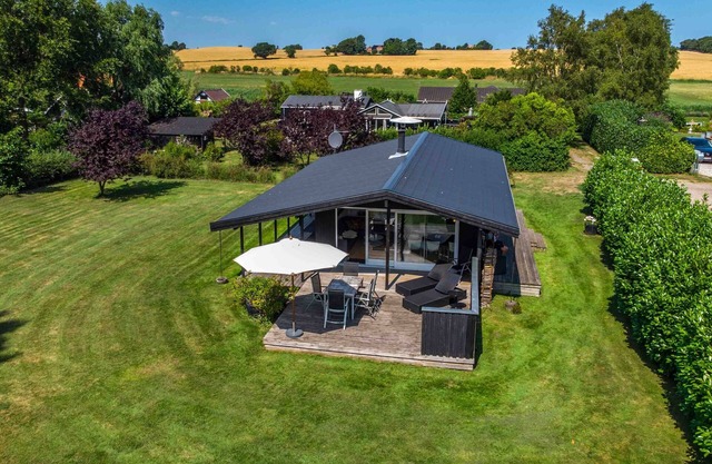 Cottage 150 m from Beach