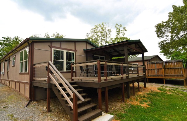Cottage #2 King Creek Resort & Marina remodeled 2023