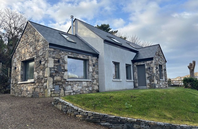 Cottage 482 - Clifden - sleeps 6 guests in 3 bedrooms