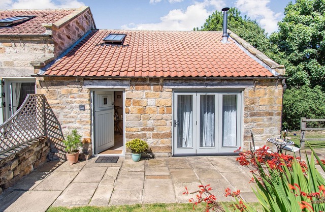 COTTAGE ANTON, pet friendly, character holiday cottage in Ravenscar