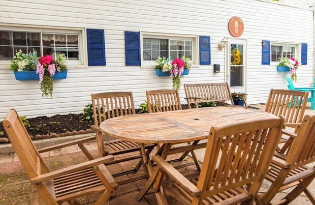 Cottage at Westley House, 2 Blocks from Beach and Boardwalk, Fenced-in Courtyard