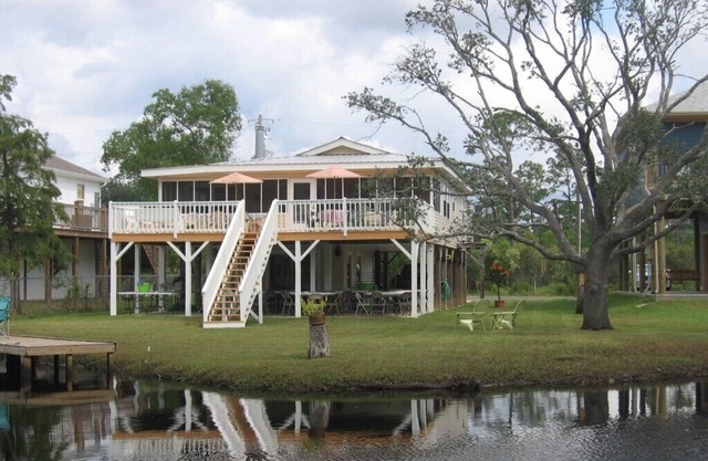 Cottage Charm - Peaceful Setting - Beautiful Bayou View & Retreat!
