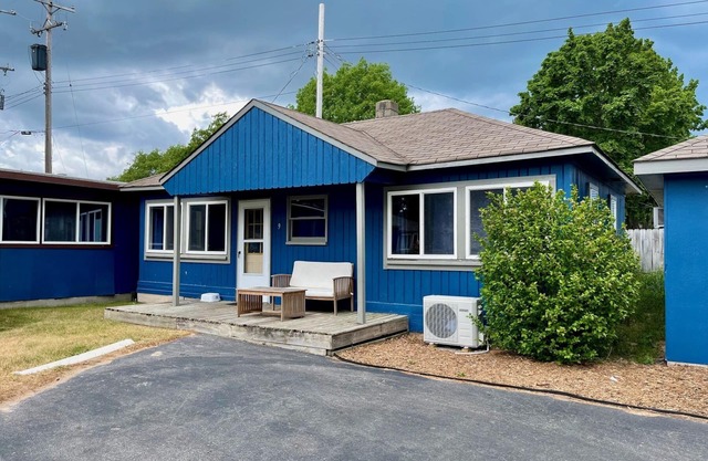 Cottage Cove · Lake Huron Beach Cottage No. 9