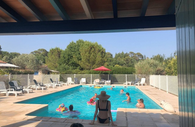 Cottage 'Gite Le Pin Parasol' with Wi-Fi and Air Conditioning