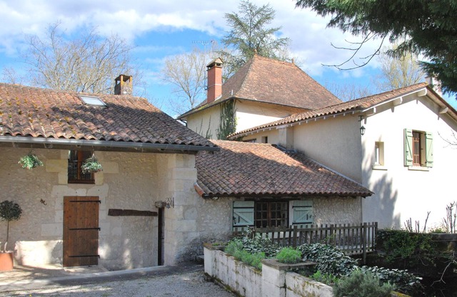 Cottage 'Pas de Soucis' with shared pool