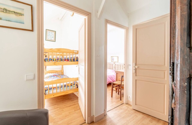 Cottage 'Gite Du Logis Du Capitaine' with Private Garden and Wi-Fi