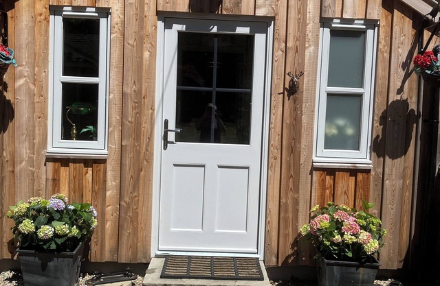 COTTAGE IN BALLATER PET FRIENDLY 2 pets only check our 5 star reviews on air bnb