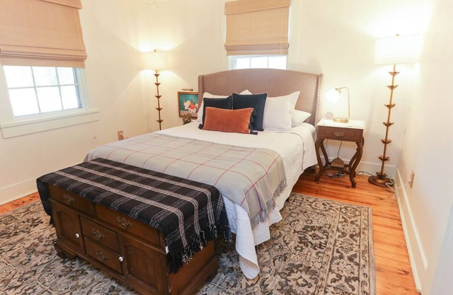 Cottage in Downtown Franklin. Kid and pet friendly !