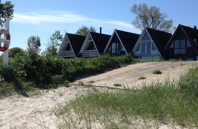 Cottage in the first row - 20 m to the beautiful beach