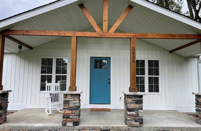 Cottage in the Pines! Charming 2-bedroom bungalow in White Pine