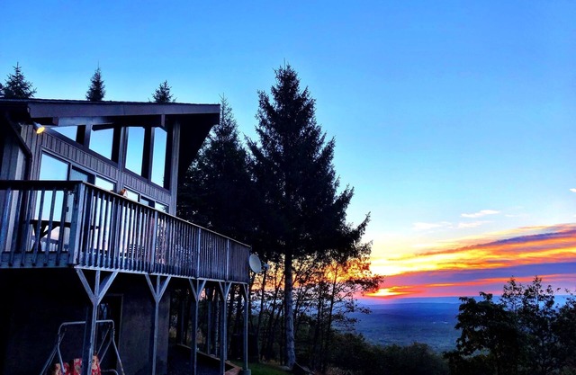 Cottage in the sky in the heart of the Poconos