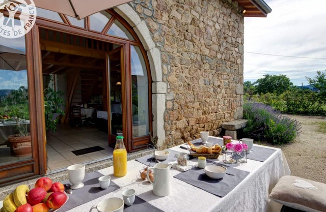 Cottage La Grange: Old Charm, WiFi, Pets, Nature & Hiking