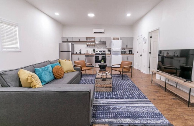 Cottage Near Downtown Columbia!