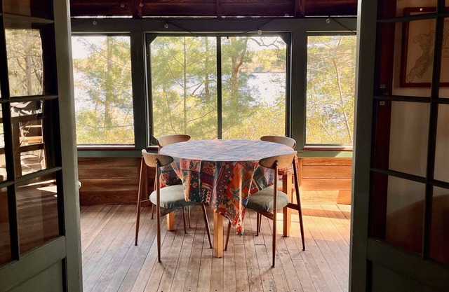 Cottage on Beautiful Long Pond with Fantastic Sandy Lakefront Beach