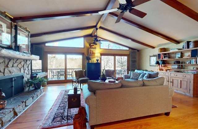 Cottage on Homer Potts | Charming Cottage with Chef`s Dream Kitchen