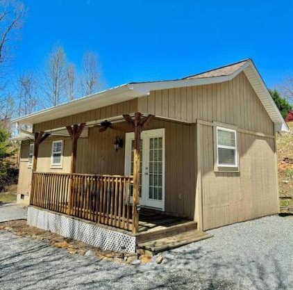 Cottage on Lake James Resort Amenities Included