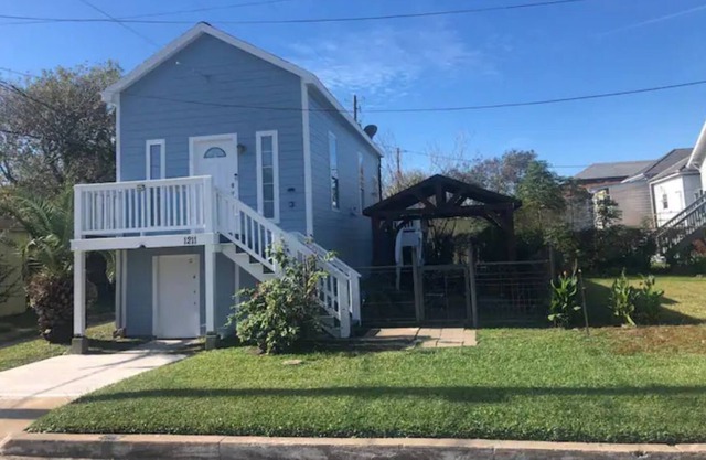 Cottage - two blocks from beach