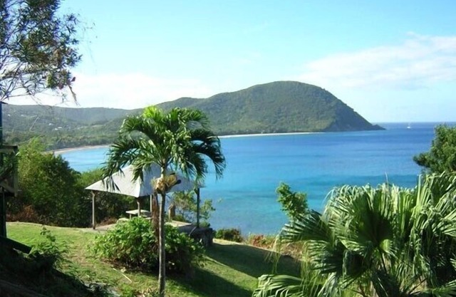 Cottage with garden, 2 steps from the sea, for 5 people, fully equipped.