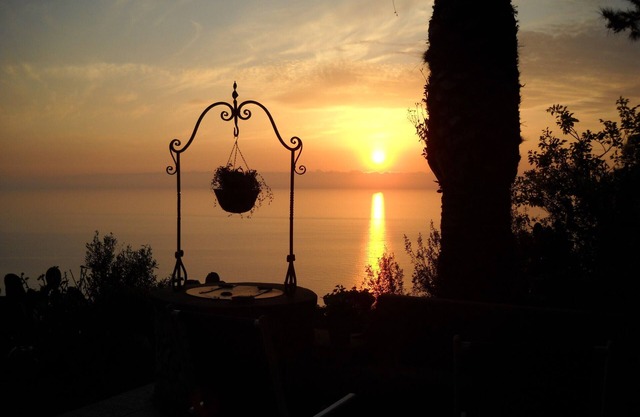 Cottage with swimming pool and spectacular sea views on Capri Island