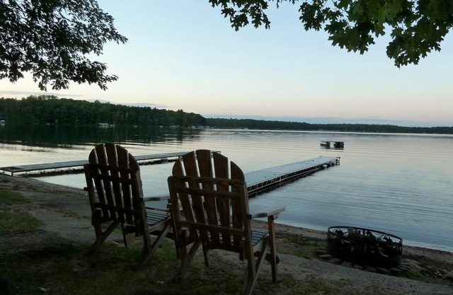 Cottages on Round Lake, Up to 6 people in each, 2 available