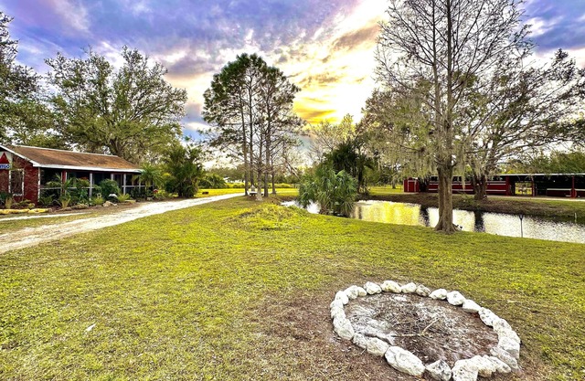 Country Cabin Retreat~Minutes to Siesta Key/Myakka State Park~Pet/Horse freindly