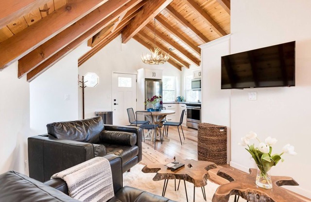 Country Chic Apartment on 5 Acres