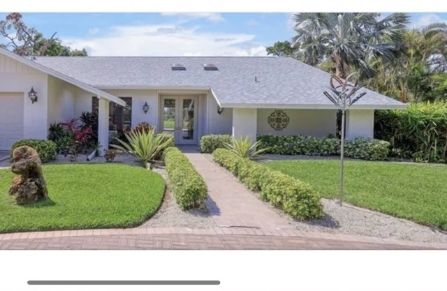 Country Club Pool Home overlooking the Golf Course -dog friendly