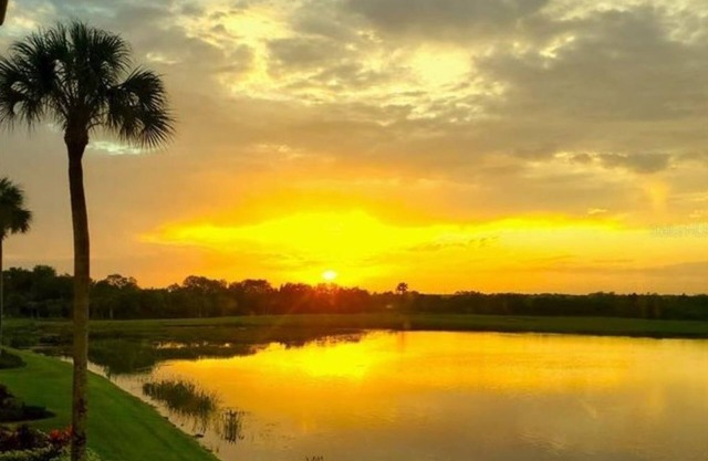COUNTRY CLUB/RESORT LIVING AT ITS BEST!
