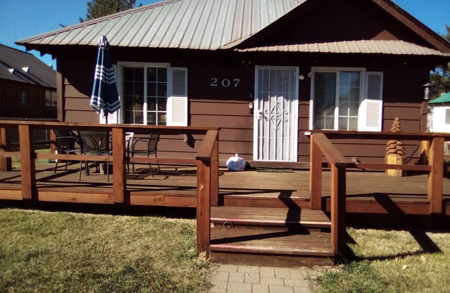 Country Cottage -Cozy 3-bedroom vacation home 11 minutes from Lake Almanor