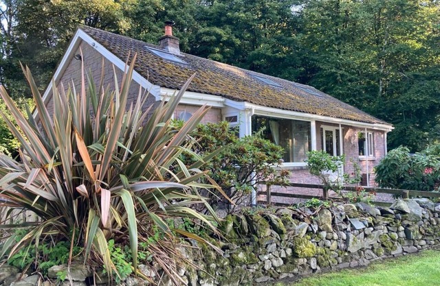 Country Cottage Sleeps 6 w/Hot Tub & Dog-Friendly