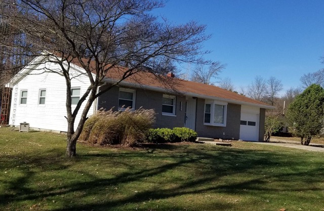 Country Cottage-Steps from Little Paw Paw Lake Beach