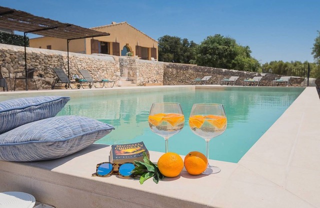 Country House 'Amazing In Mallorca with Pool' with Mountain View, Wi-Fi and Air Conditioning