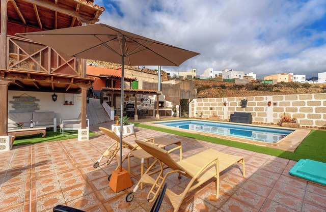 Country House 'Casa Elvira' with Private Pool, Private Terrace and Wi-Fi