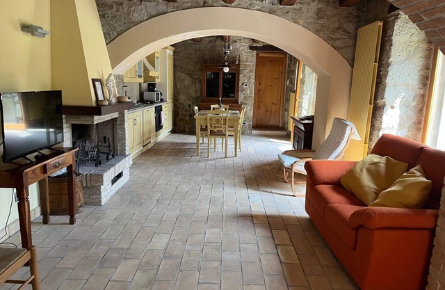 Country House/Farm House in Ascoli Piceno with 4 bedrooms sleeps 8