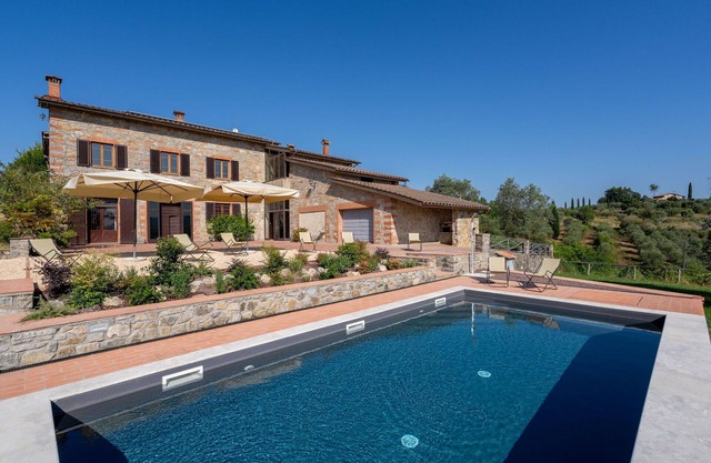 Country House/Farm House in Siena with 4 bedrooms sleeps 9