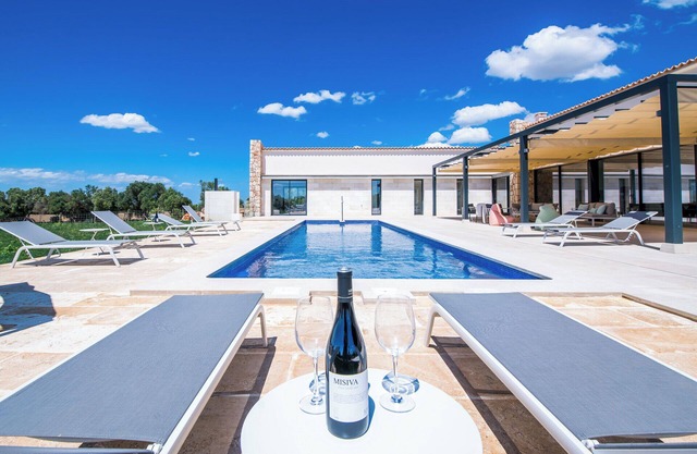 Country House 'Son Quillot 2' with Mountain View, Wi-Fi and Air Conditioning