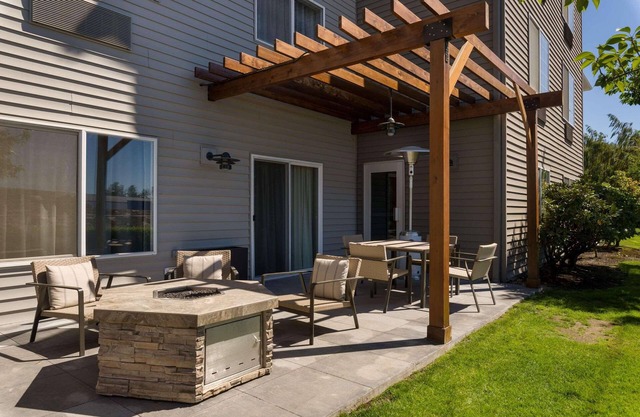 Country Inn & Suites by Radisson, Portland International Airport, OR