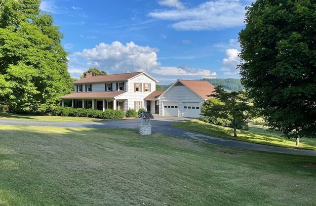 Country Mountain Home-lovely views,WIFI,close to Downtown West Jefferson