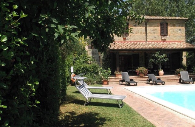 Country villa with pool for families and pets