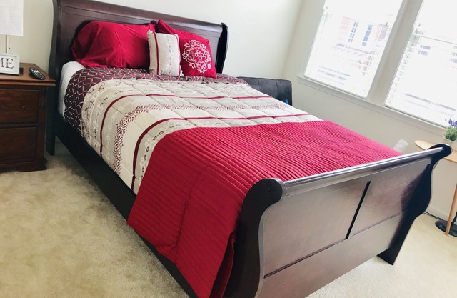 Couple's romantic getaway. Minutes from IAD airport(Short term stays only)