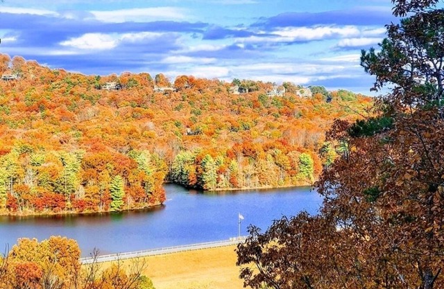 Couples Retreat with Hot Tub, Lake & Mountain Views in Big Canoe Luxury Resort