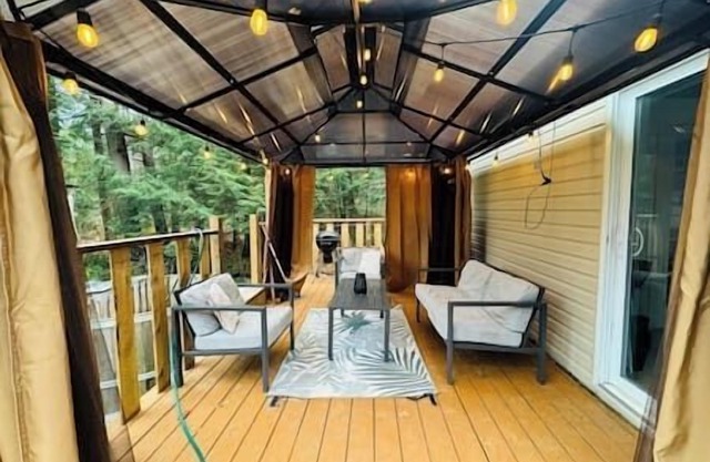 Couple’s Romantic & Adventure Retreat on the water
