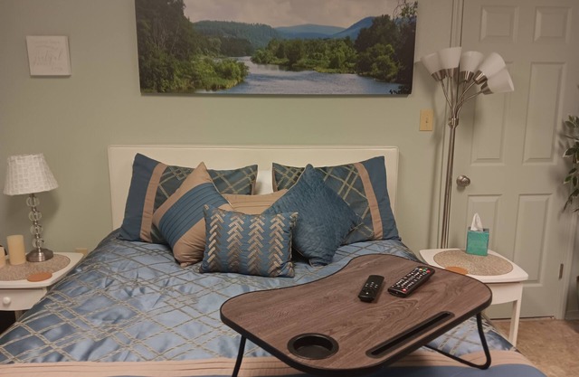 Couples Romantic Lakefront Retreatn