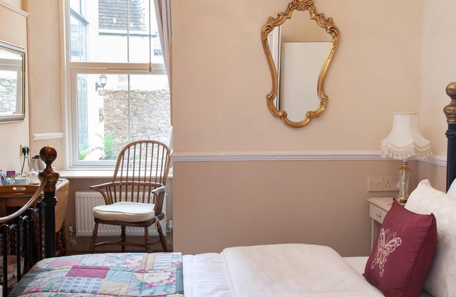 Court Prior Boutique B&B – Deluxe Single with free Wi-Fi and parking
