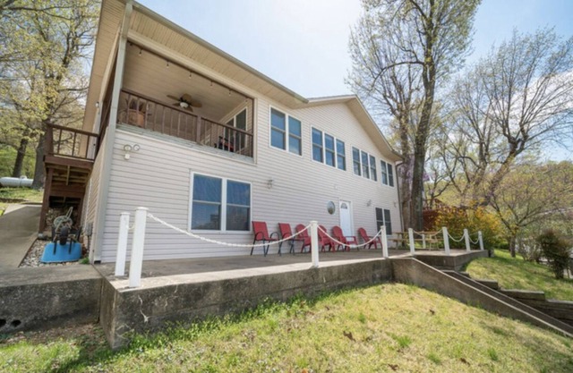 Courthouse Hollow, Lakefront Home, 3 bed 2 bath, big views!