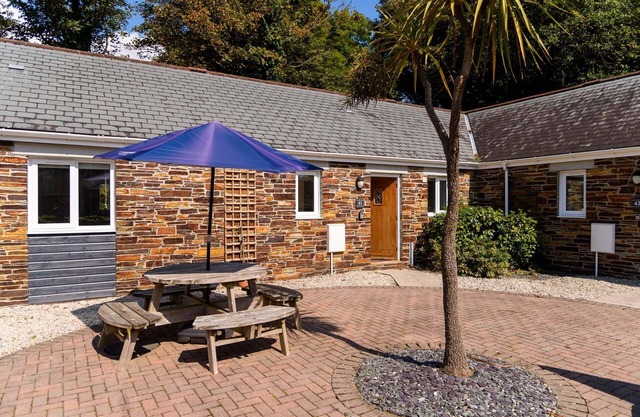 Courtyard Cottage 41 - a trewhiddle that sleeps 4 guests in 2 bedrooms