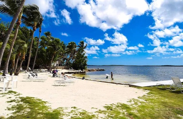 Cousy House in Key Largo with a Private Boat Ramp and Beach access